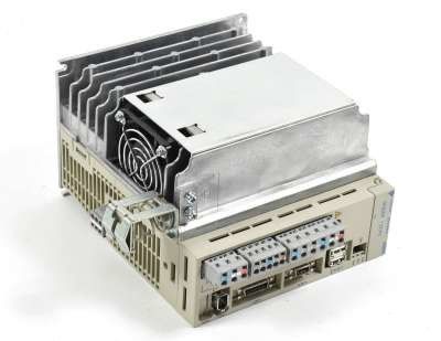 Azionamento Yaskawa del servomotore di CA di SGDM-15DN un PUNTO Servopack di 0,5 AMP 32