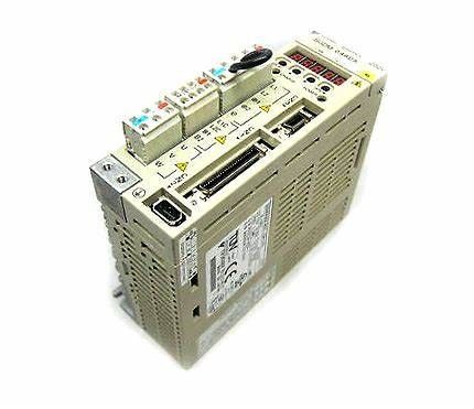Azionamento Yaskawa del servomotore di CA di SGDM-15DN un PUNTO Servopack di 0,5 AMP 32