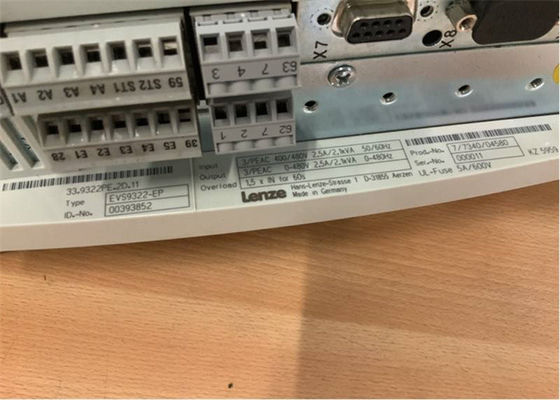 Lenze Nuovo EVS9322-EP SERVO CONTROLLER 9300 Invertitore di frequenza