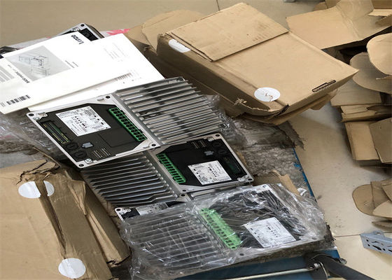 L'INVERTITORE di Lenze E84DGDVB15242PS DETERMINA la TENSIONE IN INGRESSO di MOTEC 8400 400/480 di VCA 1,5 chilowatt