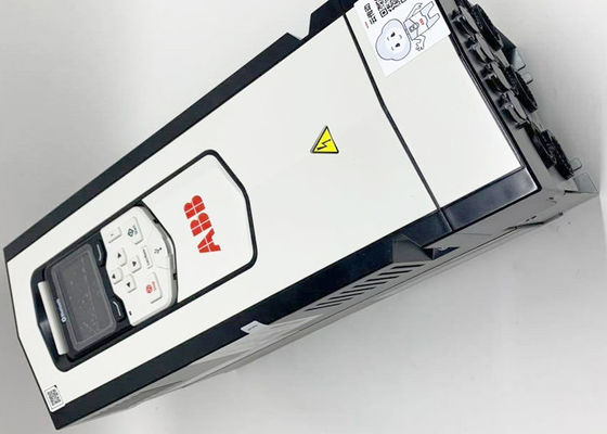 Azionamento dell'invertitore 3AUA0000090435 21A 11KW di frequenza ACS880-01-021A-5