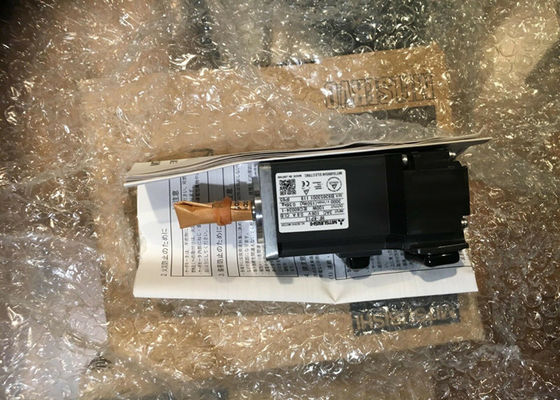 Azionamento industriale MR-J3-10T di CA di Mitsubishi 100W servo con 3 insieme del motore HF-KP13 di fase il nuovo