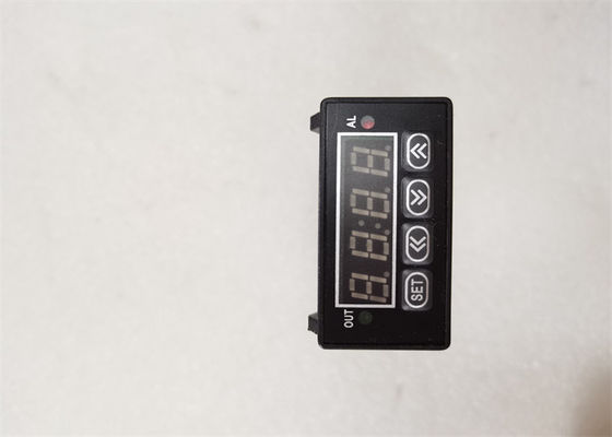 Il RELÈ del REGOLATORE di TEMPERATURA di Omron E5GN-R1TC 1 HA PRODOTTO 100-240 VCA 50/60 di hertz di BACCANO 1/32