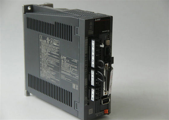 Il servo industriale di MR-J4-70A Mitsubishi guida il servo amplificatore trifase Melservo-J4