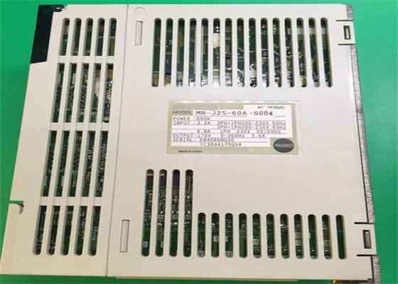 AZIONAMENTO INDUSTRIALE dell'AMPLIFICATORE MR-J2S-60A-S004 3.2A 200-230VAC 600W di CA di Mitsubishi SERVO
