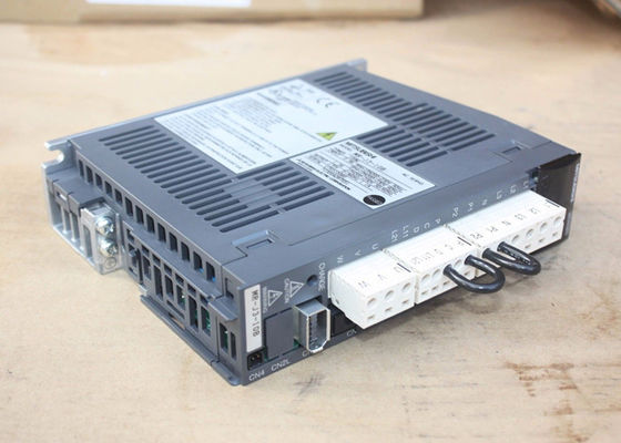 Amplificatore industriale 100W dell'azionamento di CA di serie MR-J3-10B di Mitsubishi Electric MELSERVO MR-J3 servo