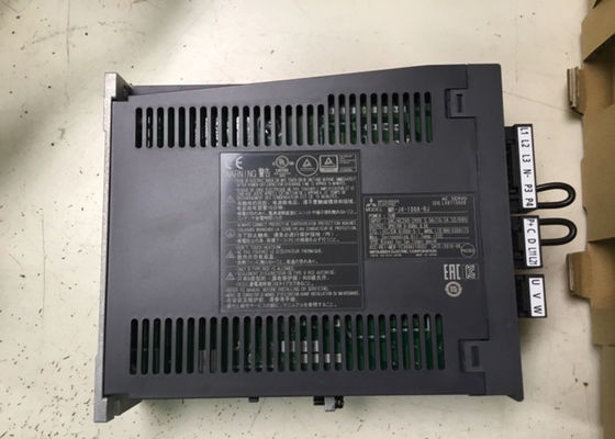 Azionamento dell'AMPLIFICATORE MR-J4-100A-RJ 200V di CA di Mitsubishi 1KW SERVO servo NUOVO in azione