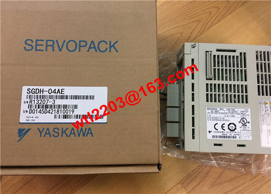 Il servo industriale 50/60HZ guida YASKAWA SGDH-04AE SERVOPACK nuovissimo