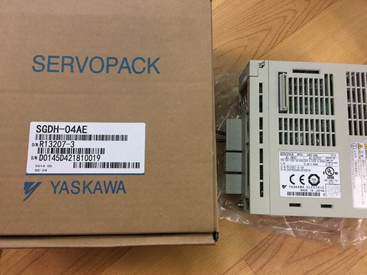 Il servo industriale 50/60HZ guida YASKAWA SGDH-04AE SERVOPACK nuovissimo