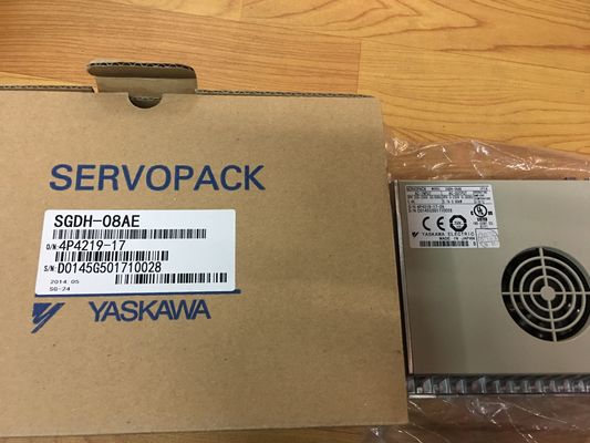 Il servo industriale 50/60HZ guida YASKAWA SGDH-08AE SERVOPACK nuovissimo