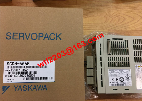 Il servo industriale 50/60HZ guida YASKAWA SGDH-A5AE SERVOPACK nuovissimo