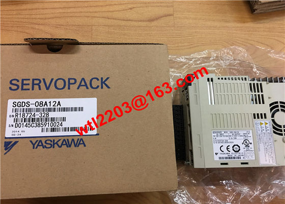 Il servo industriale 50/60HZ guida YASKAWA SGDS-08A12A SERVOPACK nuovissimo