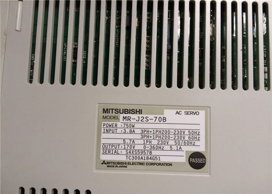 Servo AMPLIFICATORE 200V di CA dell'azionamento MR-J2S-70B-U005 di Mitsubishi Electric 750W NUOVO IN AZIONE