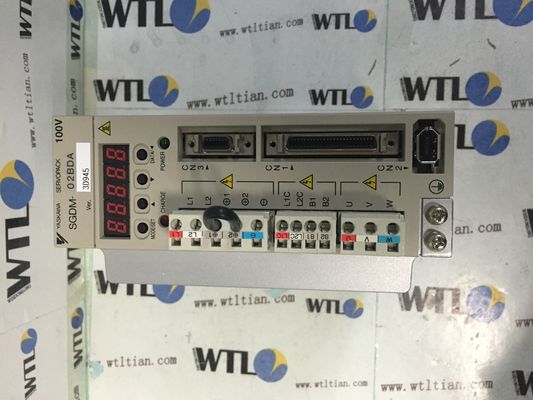 Il servo industriale 50/60HZ guida YASKAWA SGDM-02ADA SERVOPACK nuovissimo