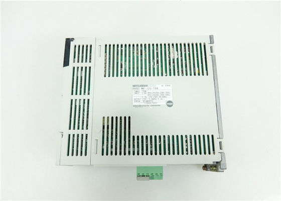 AMPLIFICATORE 200V di CA dell'azionamento MR-J2S-70A di Mitsubishi Electric 750W SERVO NUOVO IN AZIONE