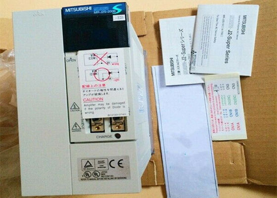 Azionamento industriale 200V di CA dell'AMPLIFICATORE MR-J2S-20B-EB di Mitsubishi Electric SERVO NUOVO in azione