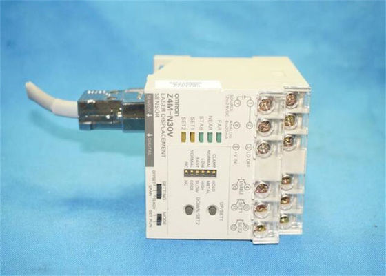 Controllore logico programmabile dello SpA del SENSORE 12-24VDC di SPOSTAMENTO del laser di Omron Z4M-N30V-01