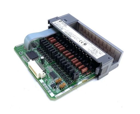 CARICO CORRENTE DELLA SUPERFICIE POSTERIORE DI CA 370 MA DI VOLT DELLE USCITE 85-265 DEL MODULO 16 DELL'INGRESSO/USCITA DI AB 1746-OA16