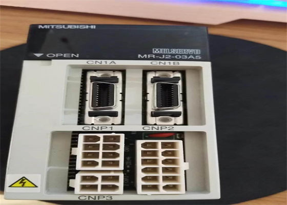 Il servo industriale di CA MR-J2-03A5 guida il servo amplificatore di Mitsubishi