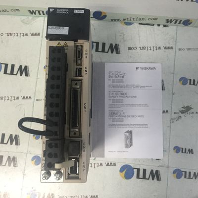 Il servo industriale 50/60HZ guida YASKAWA SGDV-R90A01A SERVOPACK nuovissimo