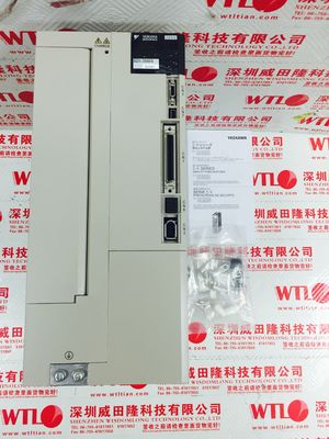 Un servo industriale della garanzia di anno guida YASKAWA SGDV-330A01A Servopack 50/60HZ