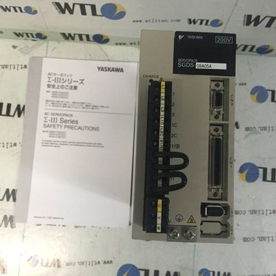 Il servo industriale 50/60HZ guida YASKAWA SGDS-04A15A SERVOPACK nuovissimo