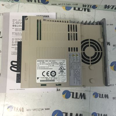 Il servo industriale 50/60HZ guida YASKAWA SGDS-04A15A SERVOPACK nuovissimo