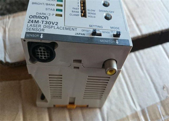 Controllore logico programmabile dello SpA di MISURA di SPOSTAMENTO del laser del SENSORE di Omron Z4M-T30V2