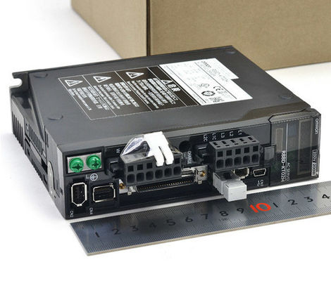 Servo CA 200 di OMRON R88D-KT02H ~ 230VAC il rifornimento 1.6A 230V carica 200 W