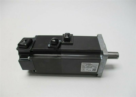 Servomotore industriale HF-KP43BK 400W 102V 3000RPM della macchina per cucire di Mitsubishi nuovo in azione