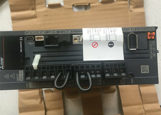 AMPLIFICATORE di servo serie dell'azionamento MR-J4-70A 1-Axis MELSERVO-J4 di CA di Mitsubishi 750W SERVO