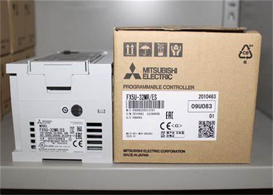 MODULO DEL CPU DI MITSUBISHI FX5U-32MR/ES CON GLI INPUT DIGITALI INTEGRATI DELL'INGRESSO/USCITA 16 DI I/S 32
