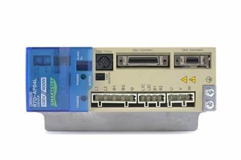 Il servo rifornimento 2.6A 100V di CA 100VAC di Omron R7D-AP04L carica un SERVO AZIONAMENTO di 400 W