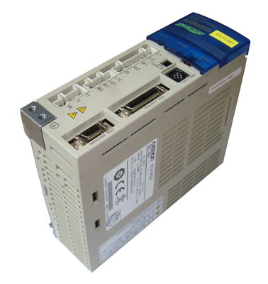 Il servo rifornimento 2.6A 100V di CA 100VAC di Omron R7D-AP04L carica un SERVO AZIONAMENTO di 400 W