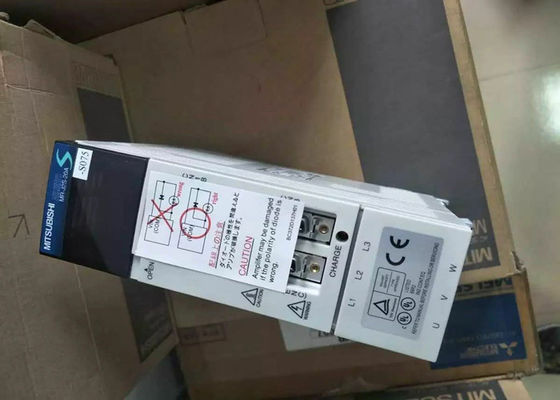 AZIONAMENTO trifase industriale dell'amplificatore MR-J2S-20A-S075 di Mitsubishi Electric 200W SERVO NUOVO