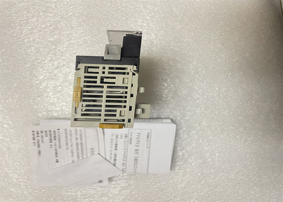 L'automazione di CJ1W-AD081-V1 Omron e la serie della sicurezza CJ HANNO INTRODOTTO L'ANALOGO del MODULO 8