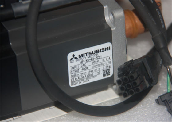 Velocità industriale 3000RPM del servomotore HF-KP43-S21 102V di CA 400W di Mitsubishi NUOVA in azione