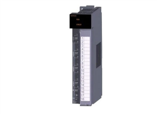 Il MODULO 8 dello SpA di MITSUBISHI Q68DAIN INCANALA l'ANALOGO VERSO L'ESTERNO il modulo di alimentazione ridondante CORRENTE