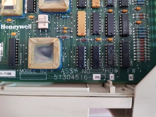 SUPPORTO DI SCAFFALE DELL'UNITÀ CENTRALE DI ELABORAZIONE DELLA CARTA DEL TRASMETTITORE DI INTERFACCIA DI HONEYWELL 51304516-250