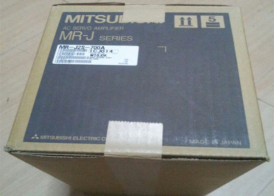 Azionamento trifase del motore di servo industriale dell'amplificatore di CA di MR-J2S-700CL 7KW Mitsubishi NUOVO in azione
