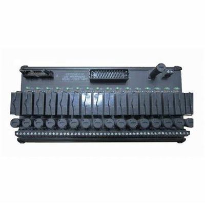 La base principale del terminale dell'ingresso/uscita di GE IC200CHS111 24 volt di CC e 0,5 amp i terminali stile scatola di 32 punti 50