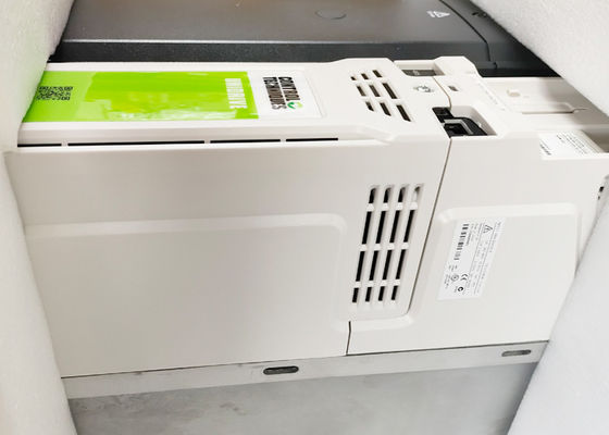 IL CA AD ALTO RENDIMENTO DI M701-06400420A UNIDRIVE M700 DETERMINA L'INPUT 50/60HZ