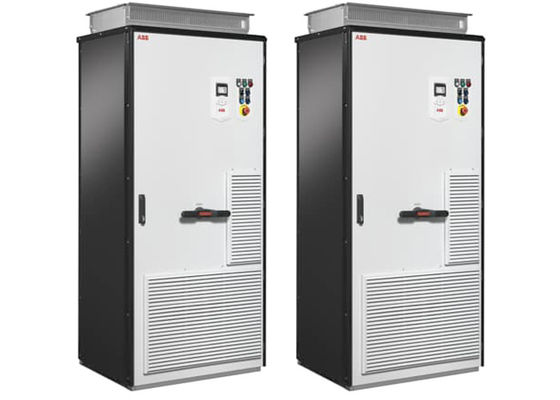 ACS880-07-0900A-7 Abb Frequency Converter 3AUA0000170005 ACS880 Cabinet costruito con un'unica trazione