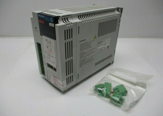 MR-J2S-60CP4-S484 Mitsubishi Servo Drive DC Amplificatore industriale 600W 1.4A Uscita 323V