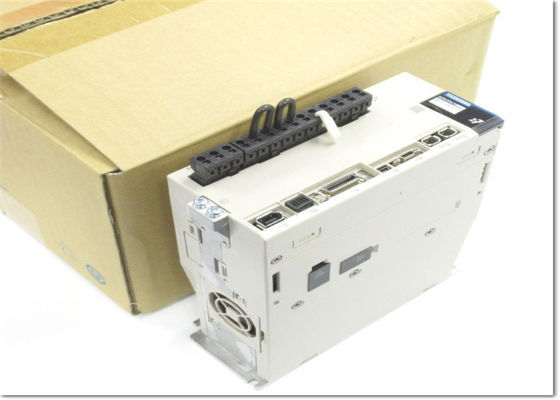 YASKAWA SGDH-30AE 3000W 28.4N/M 1000RPM*NIB Nuovo originale