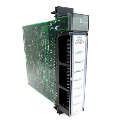 GE IC200MDL742 Modulo di uscita di logica positiva Versamax a corrente continua a 24 volt che ha 16 uscite discrete in 2 gruppi