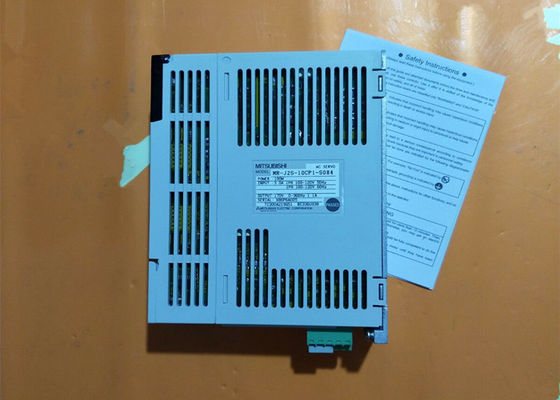 NUOVO MITSUBISHI AC SERVO DRIVER MR-J2S-10CP1-S084 100W 200V Amplificatore industriale Nuovo
