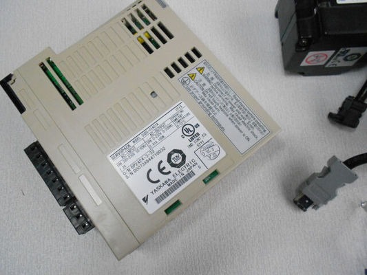 Yaskawa SGDS-01A01A Servo drive tipo CA 100W 200V Nuovo originale