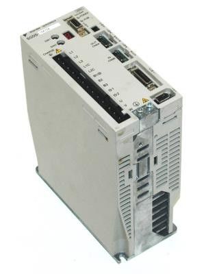 Yaskawa SGDS-10A32A 3 FASE 15 AM 200 VAC 3000 WATT 4 HP Servo amplificatore