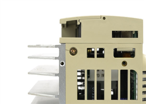 Nuovo Yaskawa SGDL-03BP Servo Drive 3 fasi in scatola originale